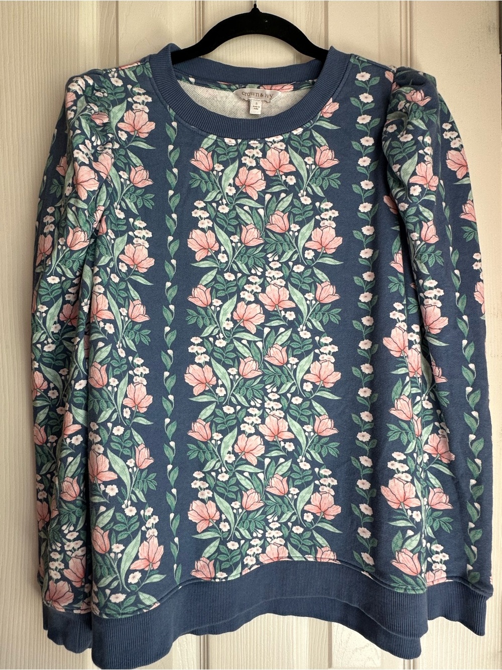 Women’s Crown & Ivy Blue Floral Crewneck Sweater with Pink and Green Print Small